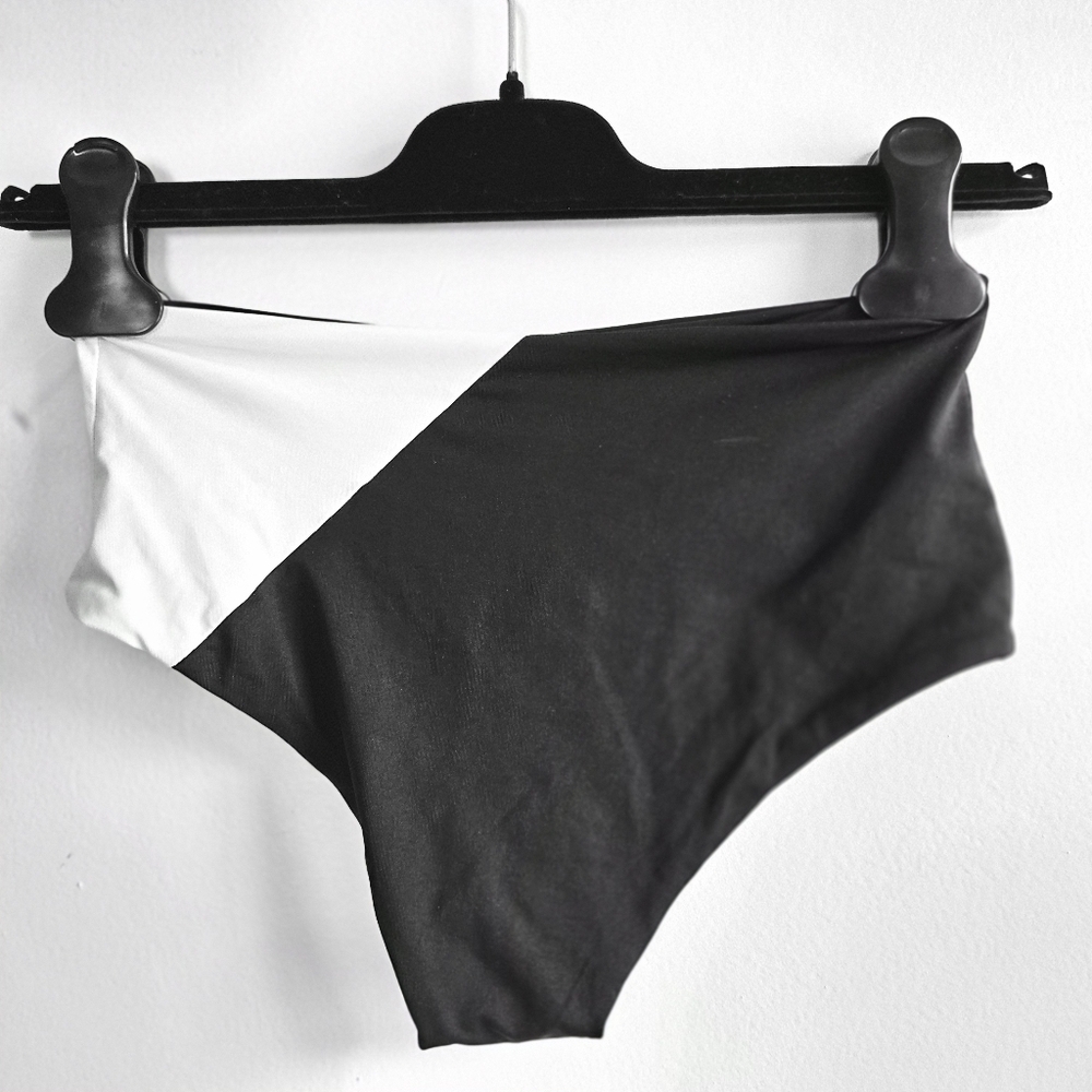 New L*Space Color Block High Tide Clasic Black/Cream Bikini Bottom Medium NWT - Picture 7 of 8